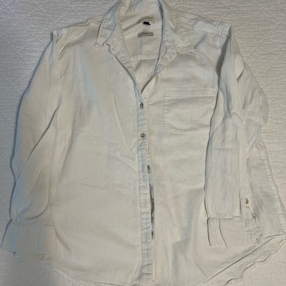 Men’s Universal Threads White Button Up. Size XL.